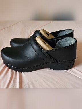 Dansko XP 2.0 Waterproof Black Leather Clogs, Women's Size 42 (11.5/12)